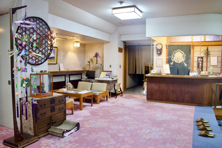 看板猫ランキング１位のハチは今日も元気120％でお客様をおもてなし！？