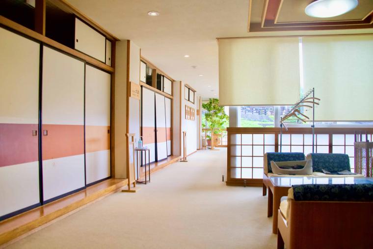 看板猫ランキング１位のハチは今日も元気120％でお客様をおもてなし！？