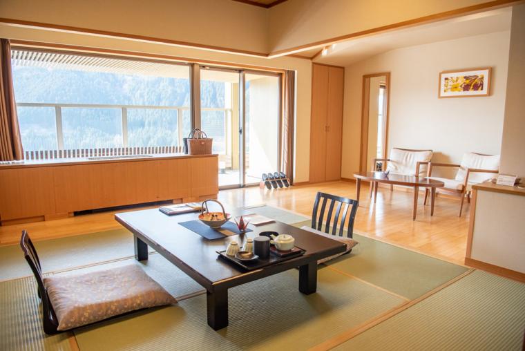 七色に変化する名湯を求め「鳴子ホテル」で過ごすしっとり温泉女子旅