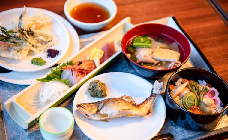 七色に変化する名湯を求め「鳴子ホテル」で過ごすしっとり温泉女子旅