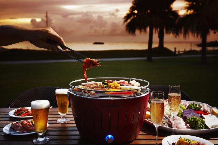 ガーデンプールサイドで楽しむBBQディナー