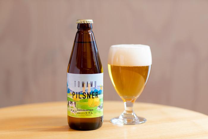 黄金色の「トマムピルスナー」（ノースアイランドビール）