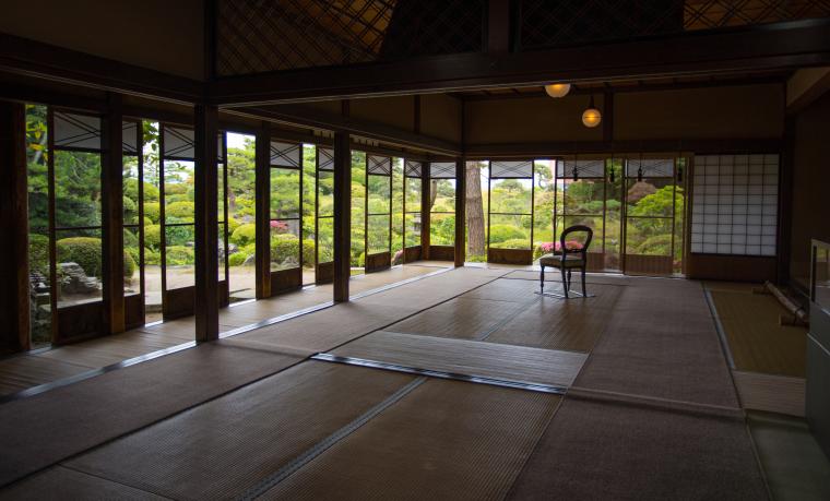 日本庭園の散策も楽しめる本間美術館