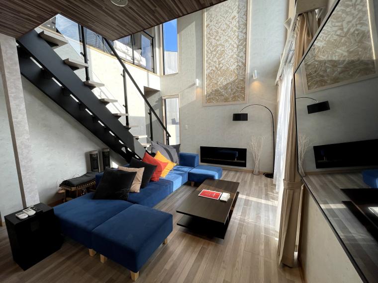 2階まで吹き抜けのリビング