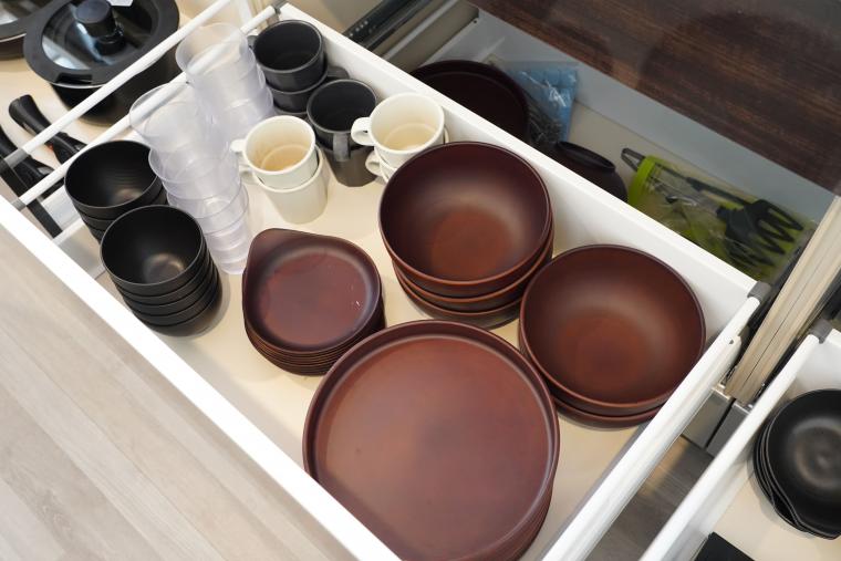 カトラリー類も十分な種類