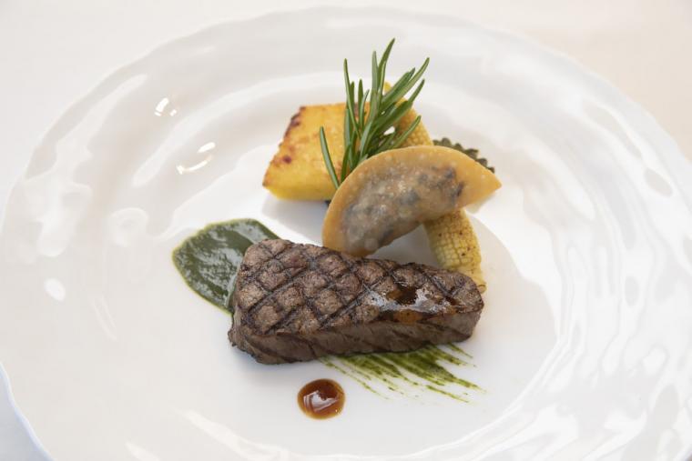 特選佐賀牛のヒレ肉に旬の野菜とラビオリ