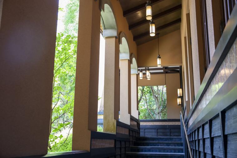 ハミルトン宇礼志野の入口階段