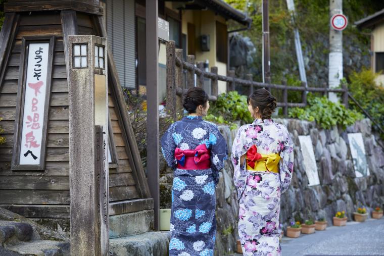 浴衣後ろ姿