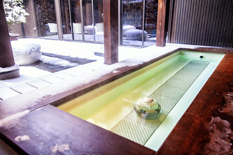 草津温泉で「暮らすように泊まる」モダンな素泊まり宿「源泉一乃湯」