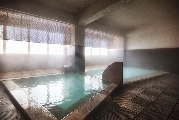 草津温泉で「暮らすように泊まる」モダンな素泊まり宿「源泉一乃湯」