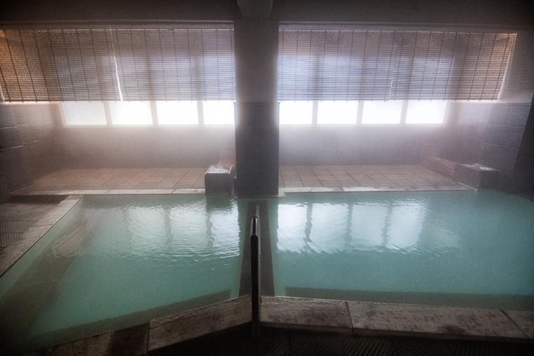 草津温泉で「暮らすように泊まる」モダンな素泊まり宿「源泉一乃湯」