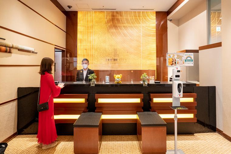 お菓子詰め放題や限定スイーツなど、コアラのマーチづくしの滞在を