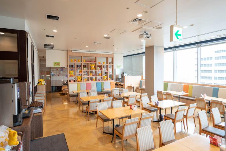 お菓子詰め放題や限定スイーツなど、コアラのマーチづくしの滞在を