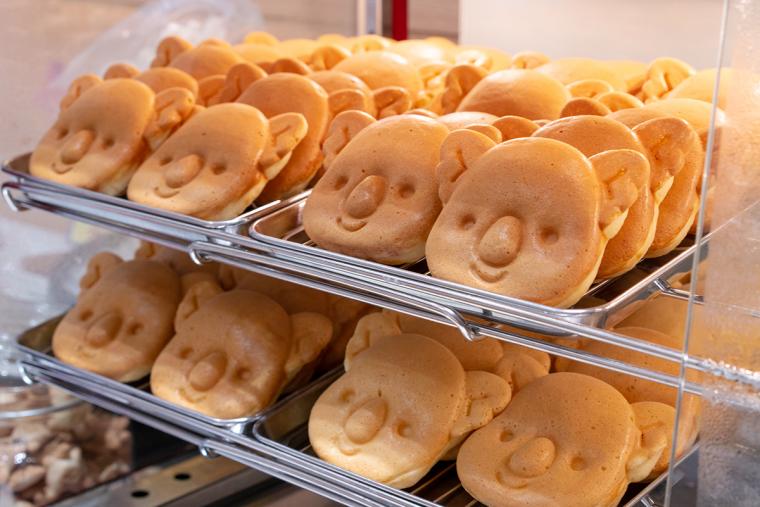 お菓子詰め放題や限定スイーツなど、コアラのマーチづくしの滞在を