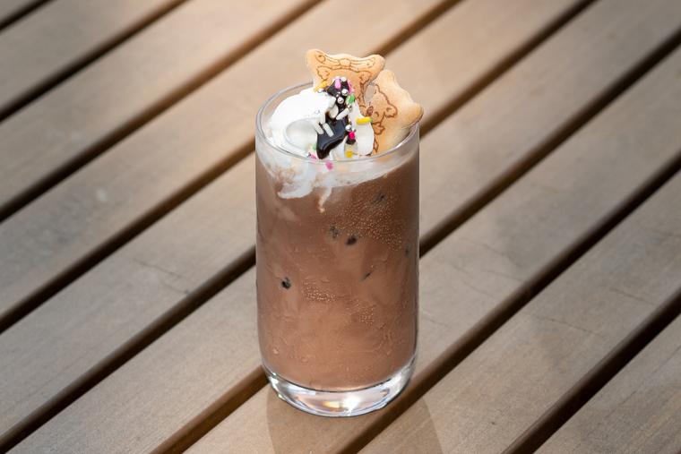 お菓子詰め放題や限定スイーツなど、コアラのマーチづくしの滞在を