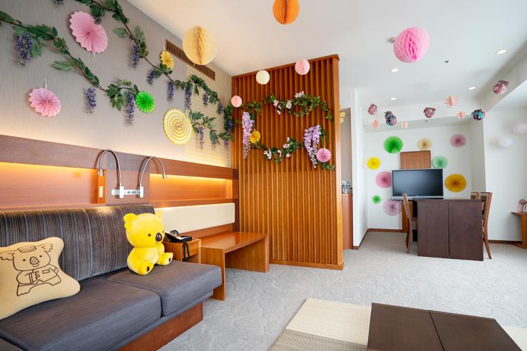 お菓子詰め放題や限定スイーツなど、コアラのマーチづくしの滞在を