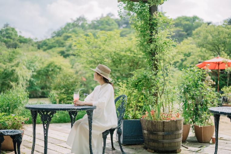 SIKIガーデン内　テラス席　森の音ミュージアム