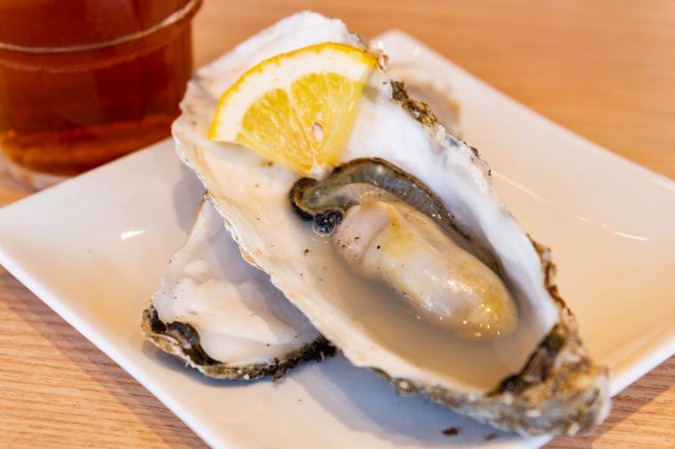 温泉の川が流れる「登別温泉」で街歩きと足湯旅