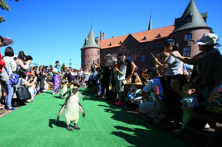 温泉の川が流れる「登別温泉」で街歩きと足湯旅