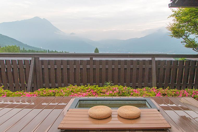 由布院温泉　朝霧のみえる宿　ゆふいん花由　客室足湯