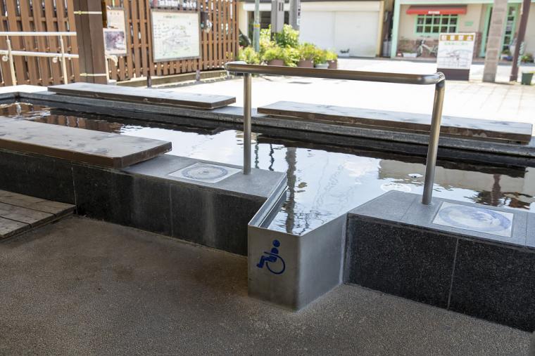 湯宿広場の車いすスペース