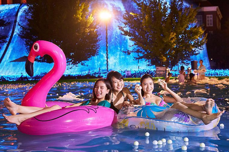 ハウステンボス　ナイトプール