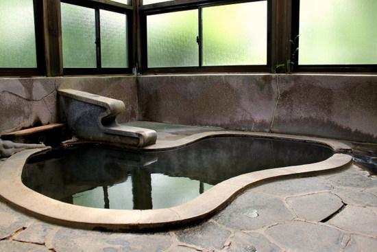 東鳴子温泉　黒湯の高友旅館