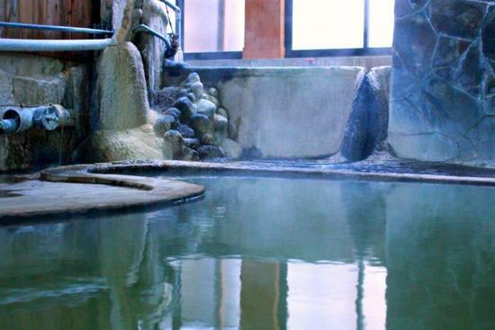 東鳴子温泉　黒湯の高友旅館