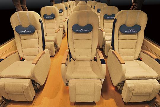 3列独立シートWILLER:ラクシア