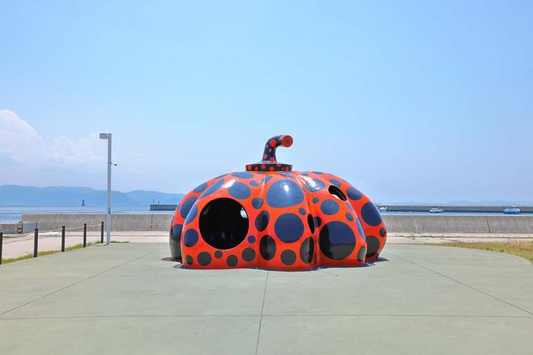 直島 赤かぼちゃ（草間彌生）