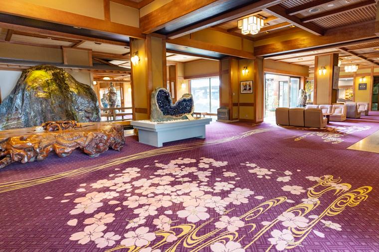 「石和温泉 銘石の宿 かげつ」で美しき日本庭園と温泉を堪能する旅へ