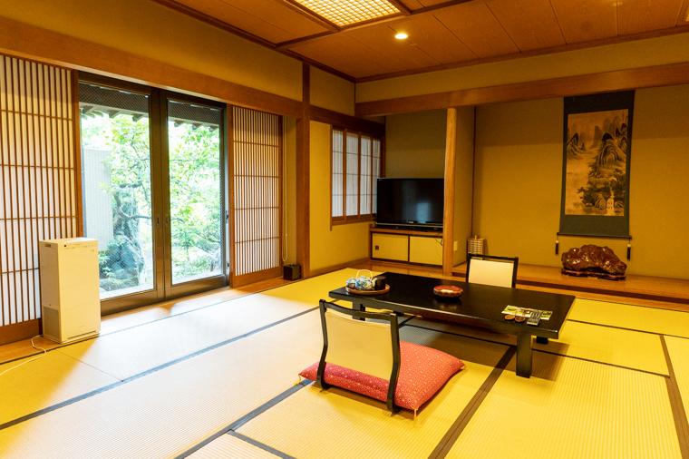 「石和温泉 銘石の宿 かげつ」で美しき日本庭園と温泉を堪能する旅へ