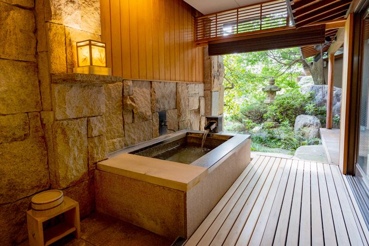 「石和温泉 銘石の宿 かげつ」で美しき日本庭園と温泉を堪能する旅へ