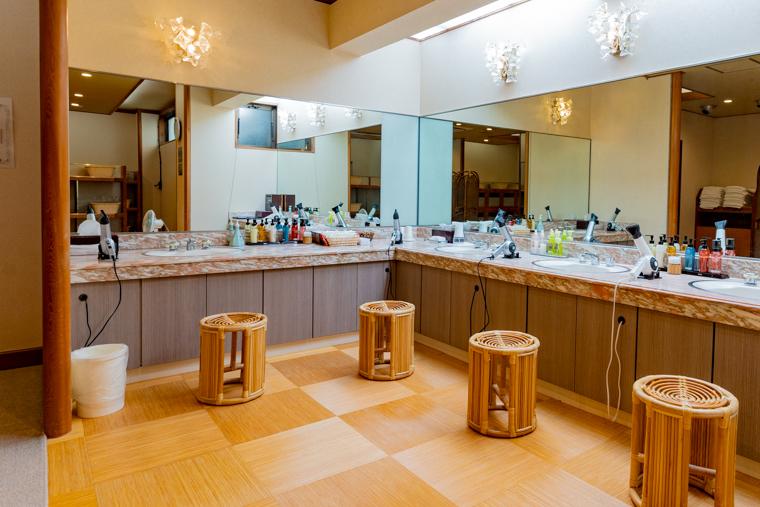 「石和温泉 銘石の宿 かげつ」で美しき日本庭園と温泉を堪能する旅へ