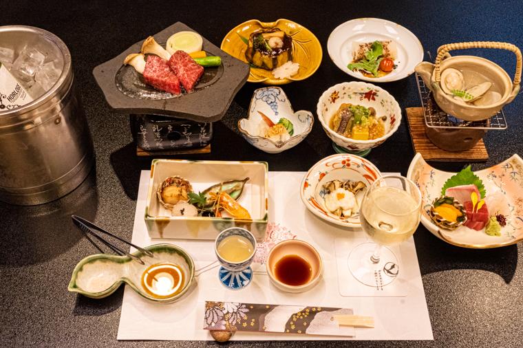 「石和温泉 銘石の宿 かげつ」で美しき日本庭園と温泉を堪能する旅へ