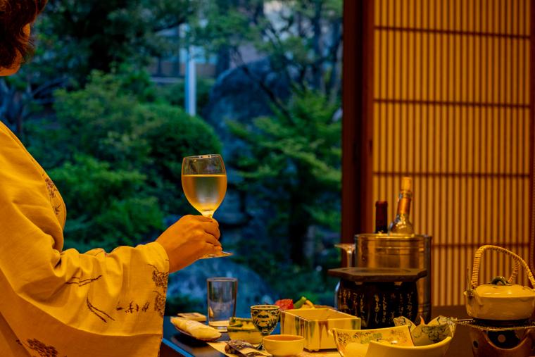 「石和温泉 銘石の宿 かげつ」で美しき日本庭園と温泉を堪能する旅へ