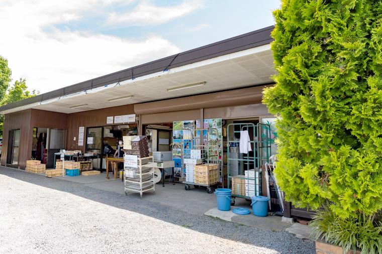 山梨・石和温泉から行ける！朝採れフルーツパフェを楽しめるカフェ