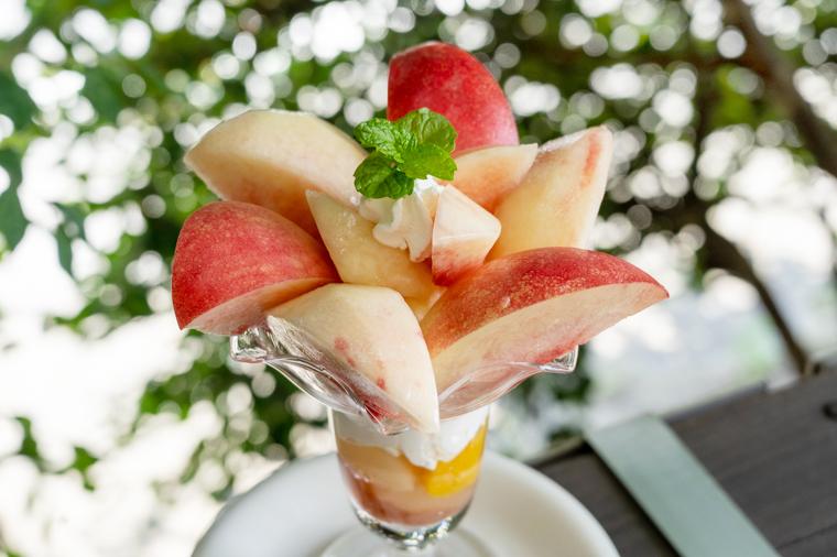 山梨・石和温泉から行ける！朝採れフルーツパフェを楽しめるカフェ