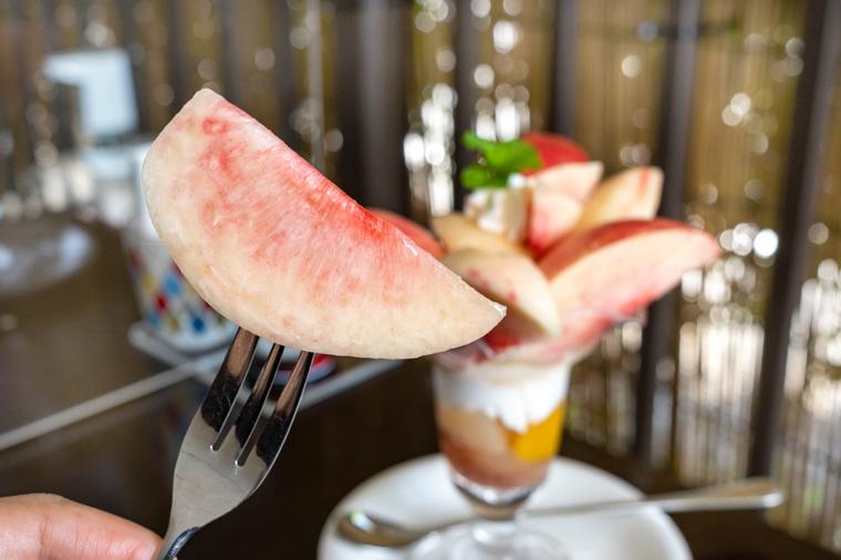 山梨・石和温泉から行ける！朝採れフルーツパフェを楽しめるカフェ