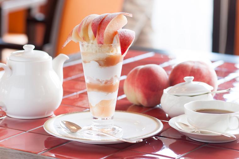 山梨・石和温泉から行ける！朝採れフルーツパフェを楽しめるカフェ