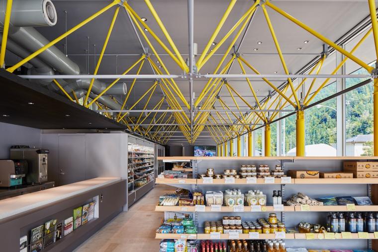 徳島　那賀　未来コンビニの内観