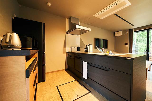 2021年7月開業！箱根で「客室半露天＆足湯」を貸切！源泉かけ流しのリゾートヴィラ