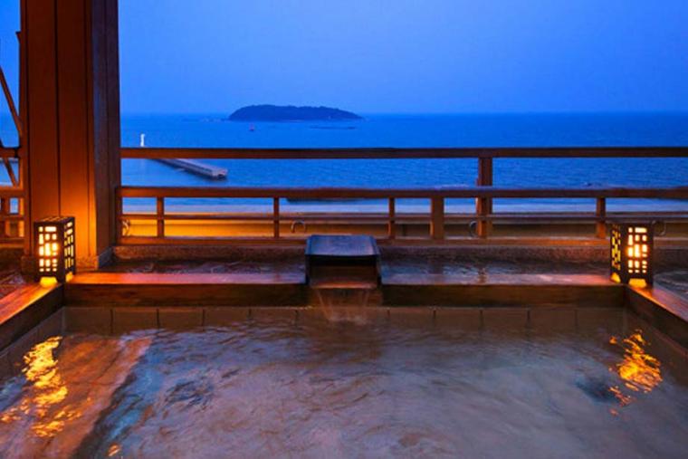 渚のリゾート　竜宮ホテル