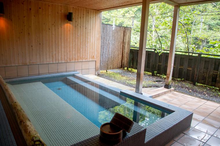 扉温泉 明神館 自然に包まれる。扉の名湯を3種の湯で堪能
