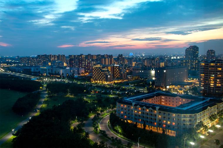 東京ベイ東急ホテル 最上階から海と街を見渡す。客室「AKANE」