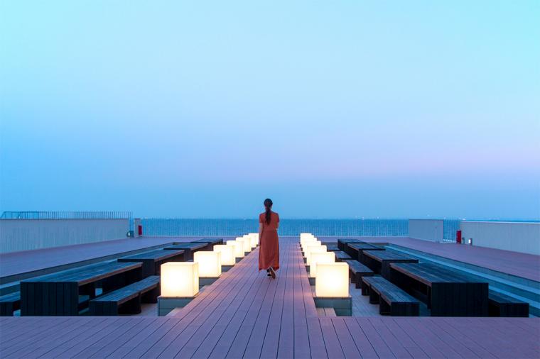 東京ベイ東急ホテル ホテルの映えスポットで写真撮影