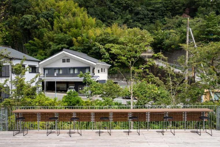 万葉公園 湯河原総湯 Books & Retreat