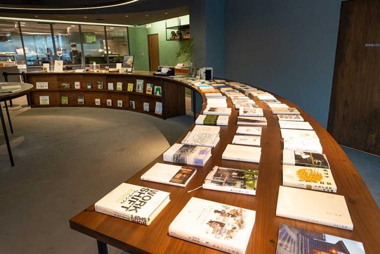 万葉公園 湯河原総湯 Books & Retreat