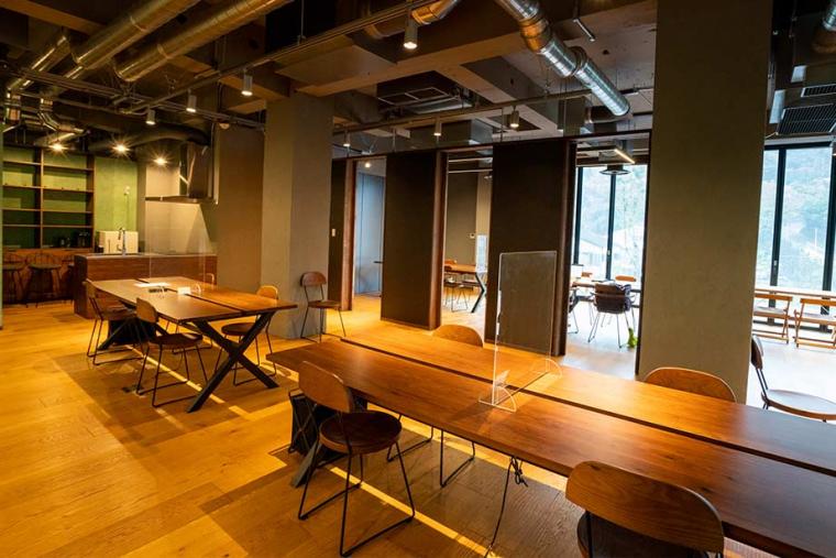 万葉公園 湯河原総湯 Books & Retreat