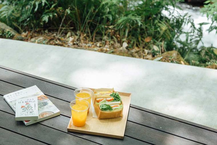 万葉公園 湯河原総湯 Books & Retreat